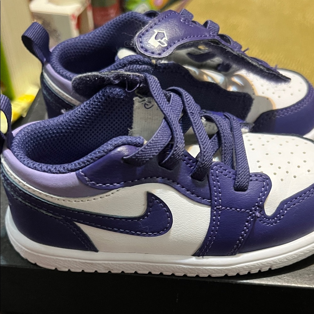 Nike Kids Sneakers in Purple and White